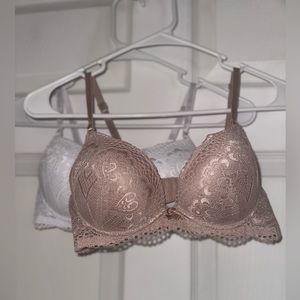 2 Ellen Tracy Bras